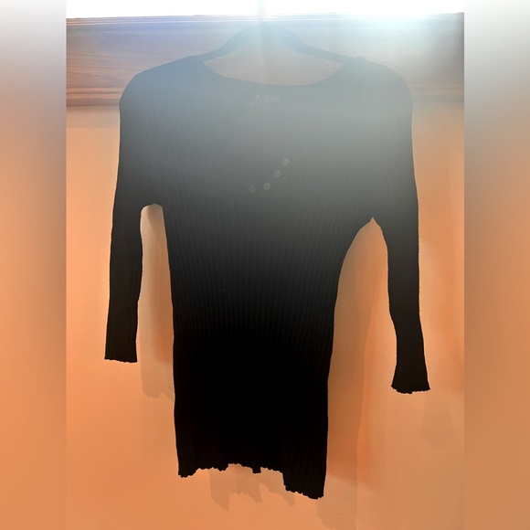 Black sweater with buttons - Picture 1 of 3